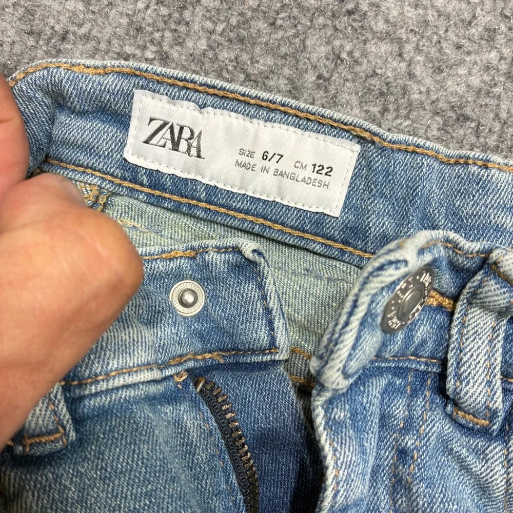 ZARA Jeans Kids Sz.6/7‎ Straight Leg Distressed Light Wash Denim Pants